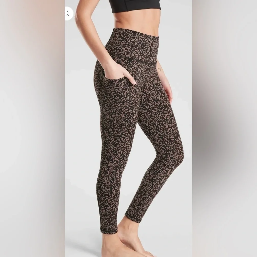 Athleta Salutation Stash Pocket Tight